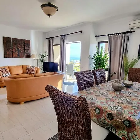 Praia Da Dona Ana Apartment *